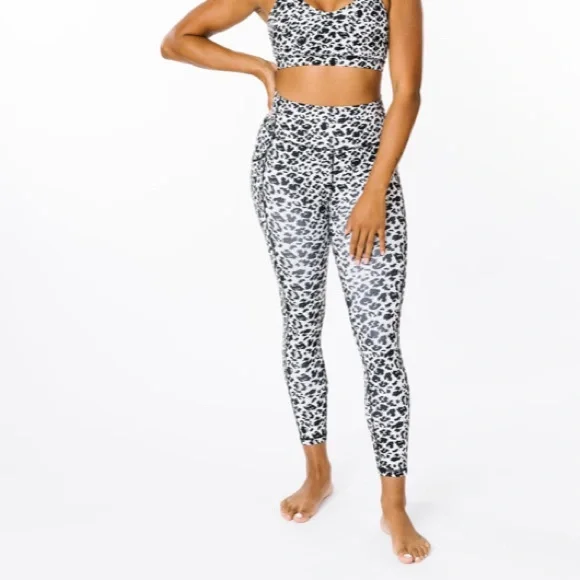 Zyia snow leopard brilliant leggings - Picture 2 of 4